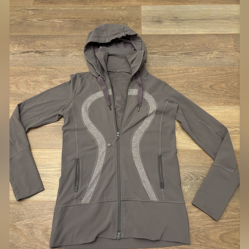 Lululemon size 8 purple/grey color